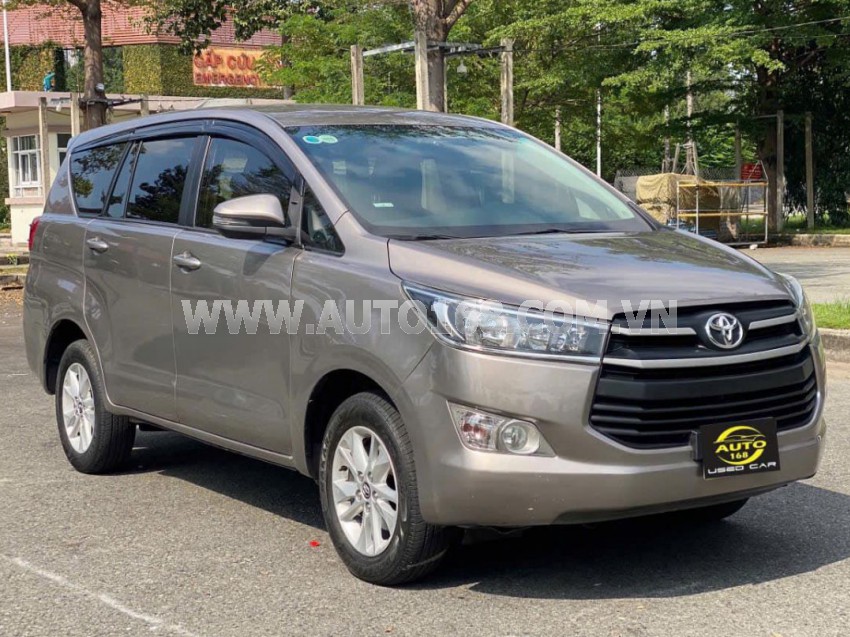 Toyota Innova 2.0E