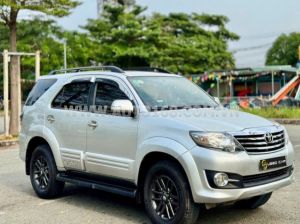 Xe Toyota Fortuner 2.7V 4x2 AT 2015
